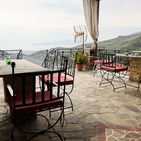 Terpou Stonehouse And Deluxe Family Hotel