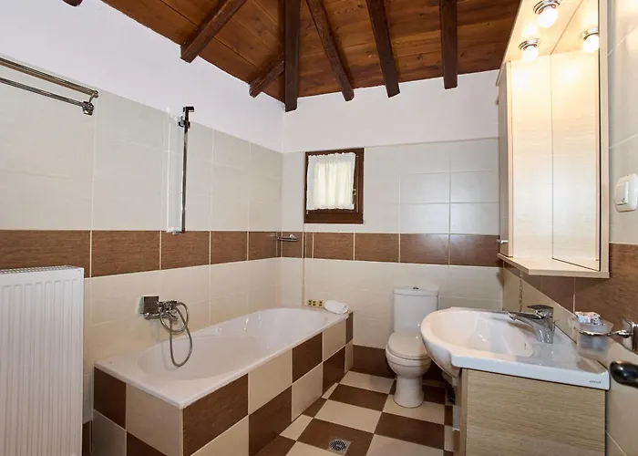 Hotel Terpou Stonehouse And Deluxe Family 4*